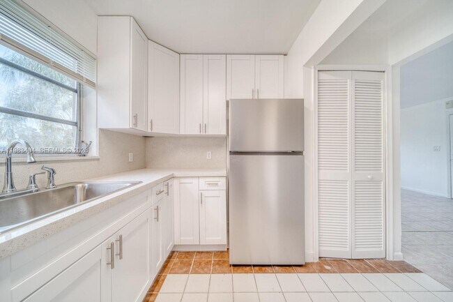 Building Photo - 300 NE 143rd St