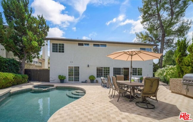 Building Photo - 26065 Redbluff Dr