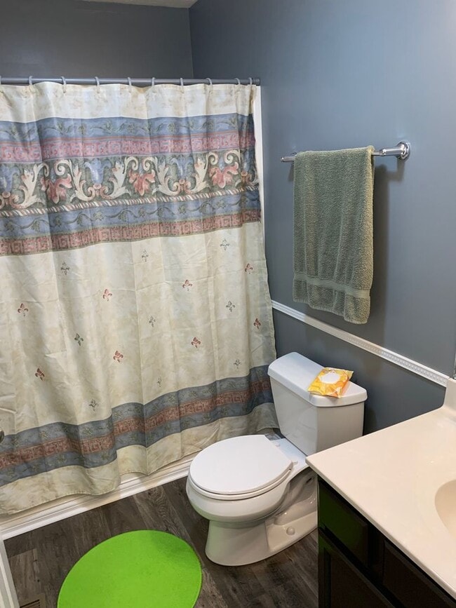 Building Photo - Gorgeous 2 Story, 3 bd/2.5 ba Townhome With Ample Space