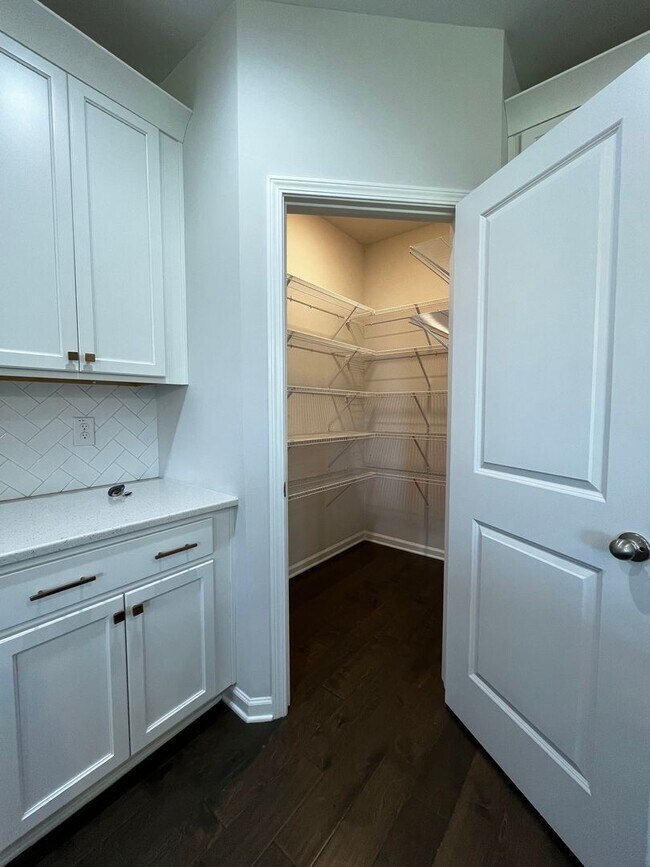 Building Photo - 311 Shoshone Cir