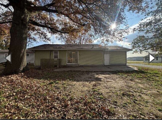 Building Photo - Great East side location 2 bedroom 1 bath