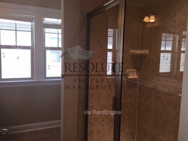 Building Photo - 568 Village Loop Dr