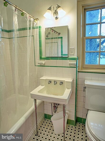 Building Photo - 4643 16th St NW