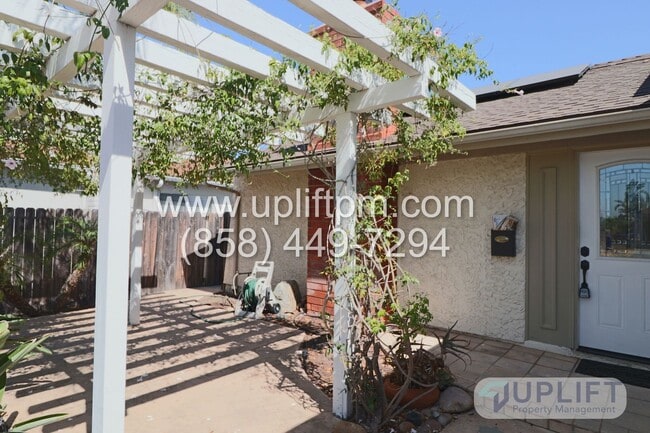 Building Photo - 3 bed 2 bath House With Solar And Communit...