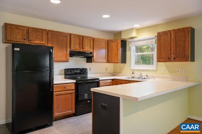 Building Photo - 540 Rocky Hollow Rd