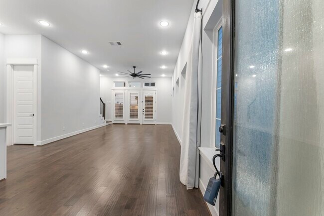 Building Photo - 113 Coronado St