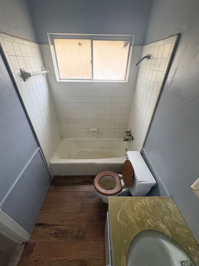 Building Photo - Large 3BR/2BA Home in Southern Hills Rent $1,100 / Deposit $700