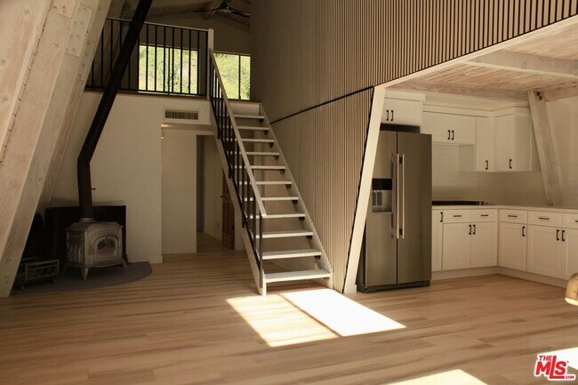 Building Photo - 1578 Topanga Skyline Dr