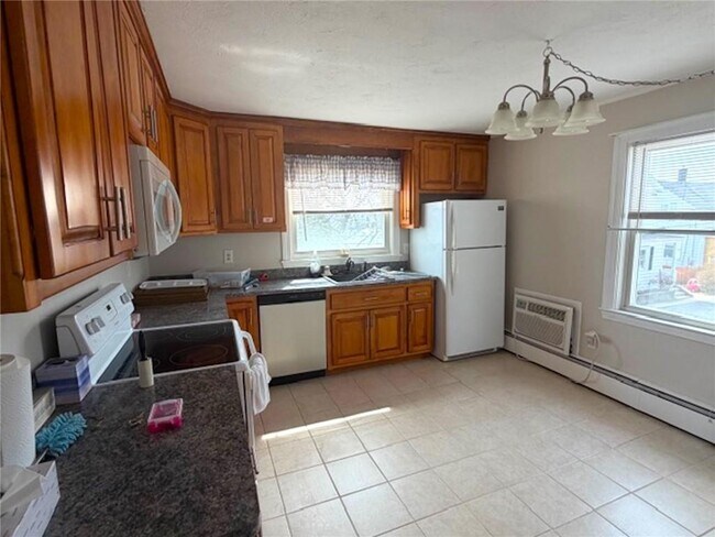 Building Photo - 216 Harris Ave