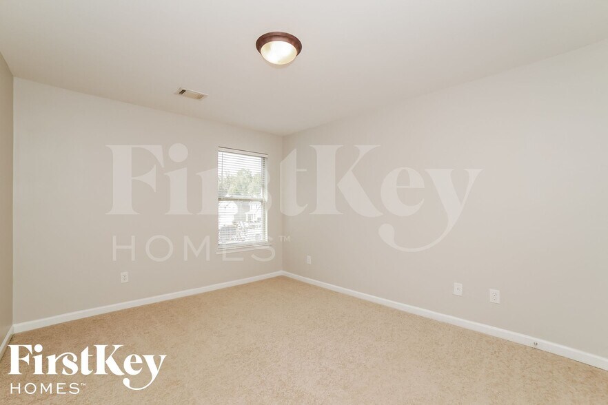 Building Photo - 7271 Silk Tree Pointe