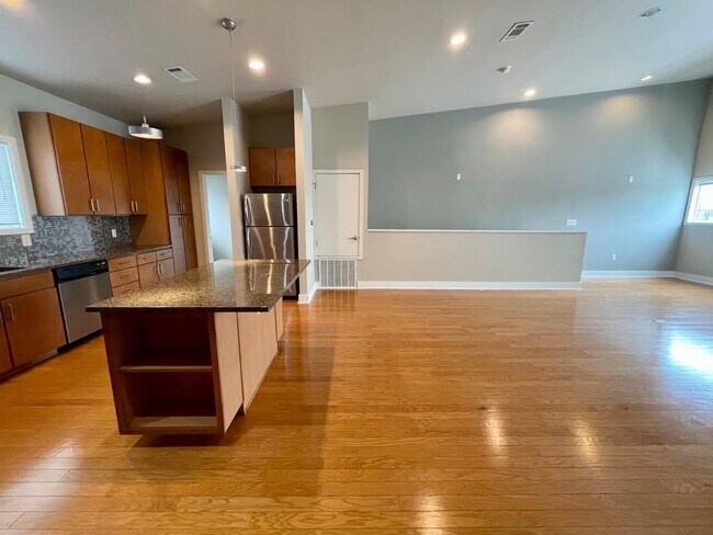 Building Photo - 1702 S Lamar Blvd