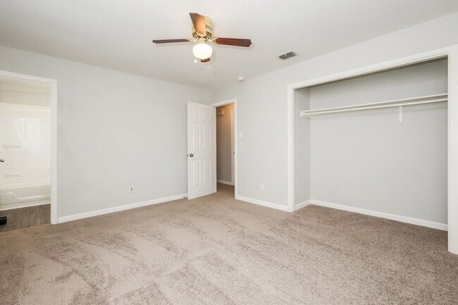 Building Photo - 2730 Bear Springs Dr