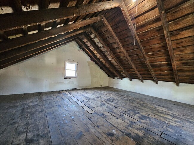 Building Photo - 830 Hoyt St