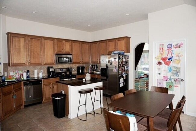 Building Photo - 12814 Quail Creek Dr