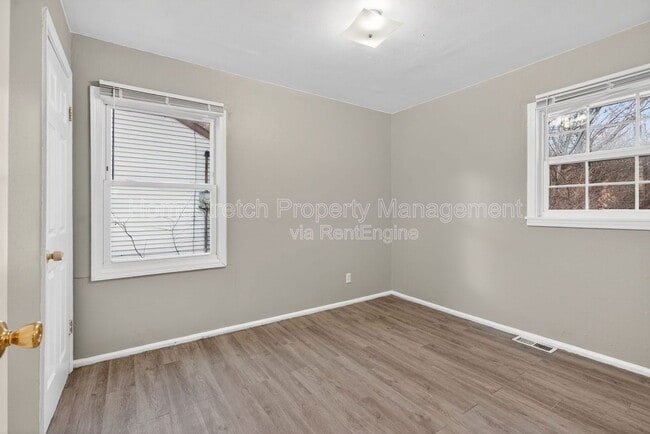 Building Photo - 129 Cameron Rd