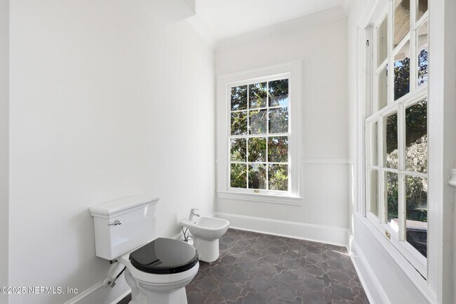 Building Photo - 2979 St Johns Ave