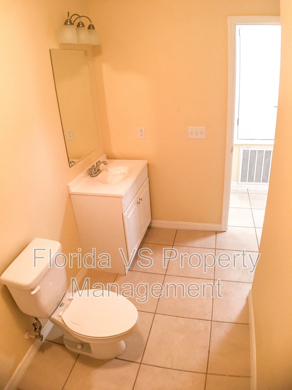 Building Photo - 330 Dundee Dr