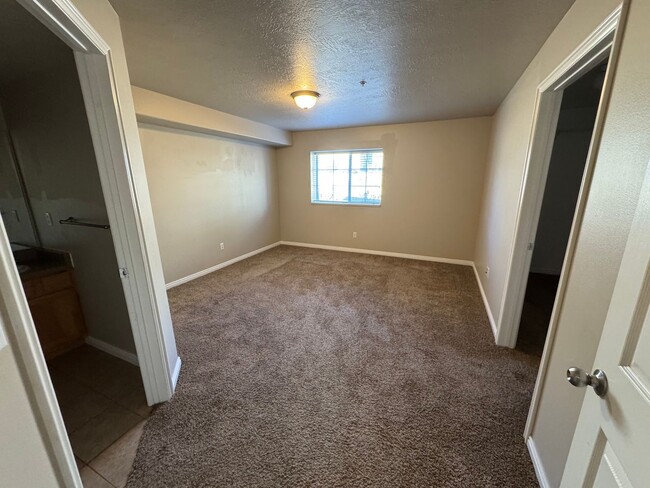 Building Photo - Ground level 3 bedroom 2 bath in Lehi!