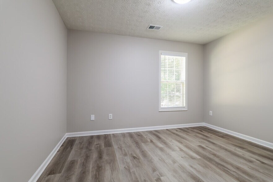 Building Photo - 663 Stonecrest Dr