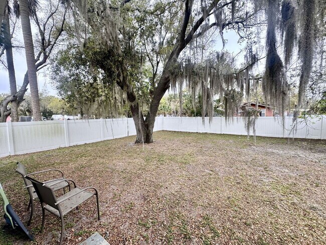 Building Photo - 1504 W 18th St