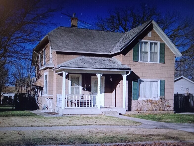 Primary Photo - 205 S Locust Ave