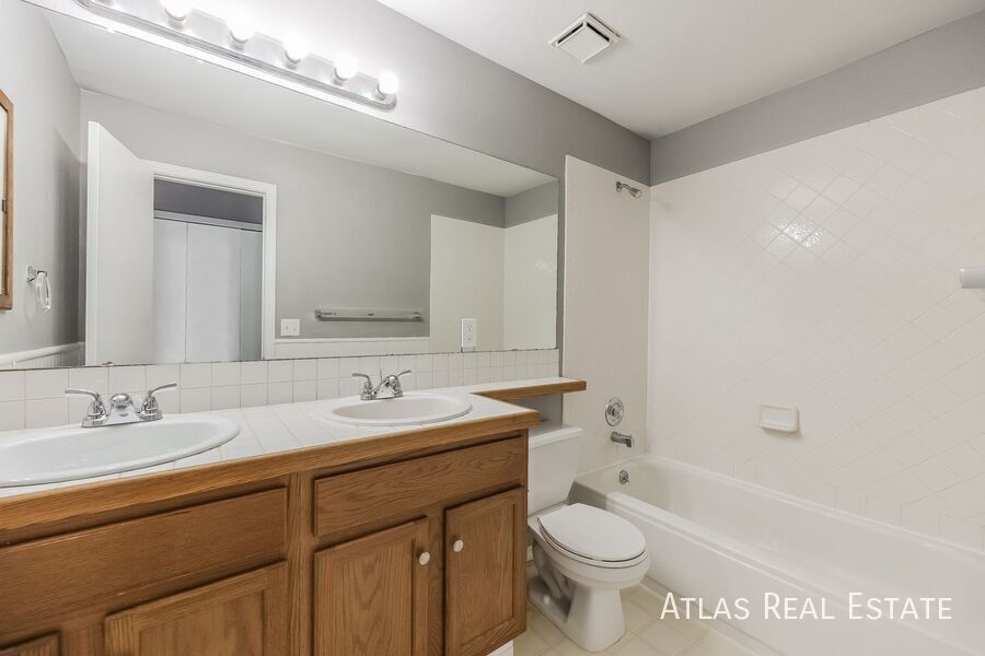 Building Photo - 8015 Ferncliff Dr