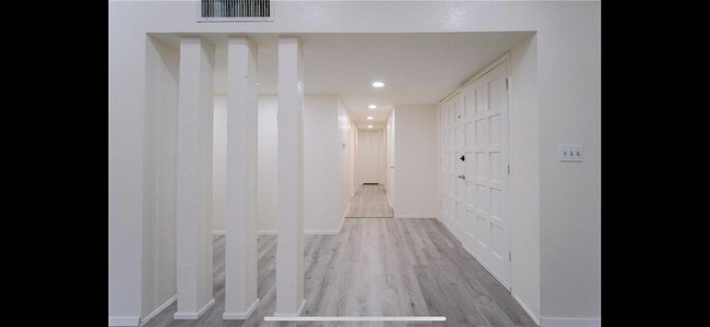 Building Photo - 6403 Apache Ct