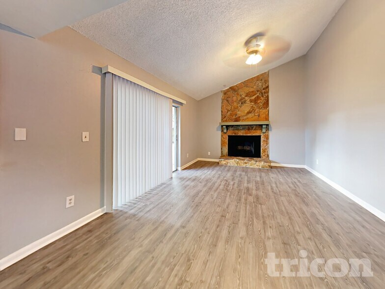 Building Photo - 603 Ephrata Dr