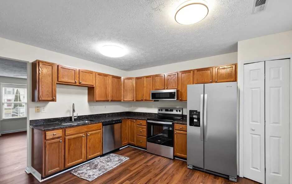 Building Photo - 10512 Tidewater Plains Dr