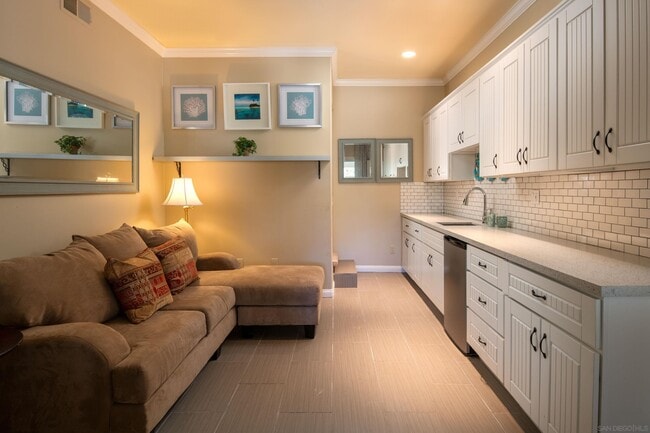Building Photo - 459 Flores De Oro