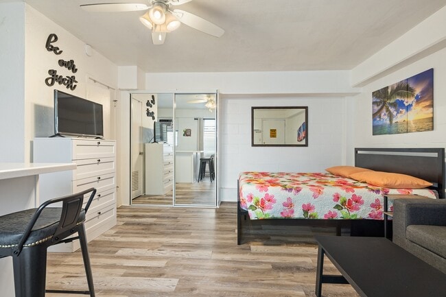 Building Photo - Fully Furnished Studio, 1 Bathroom. NO parking. Electric, water and sewer are included in the rent.