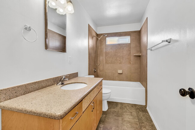 Building Photo - 4749 Choctaw Dr