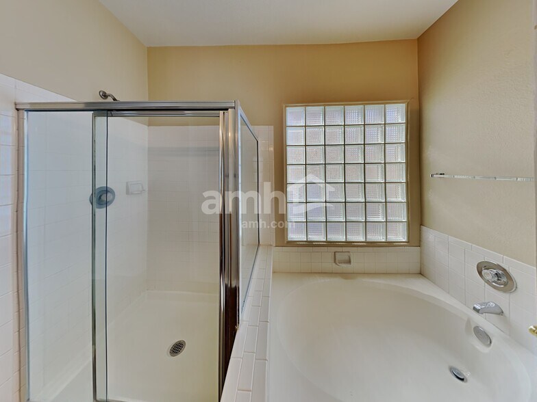 Building Photo - 4038 E Encinas Ave