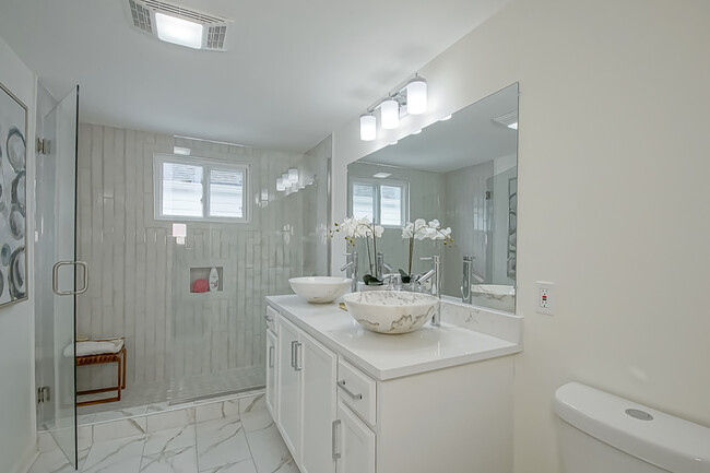 Master Bathroom - 3444 Toledano St