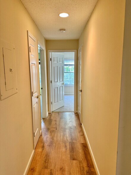 Building Photo - 203 Eagles Chase Dr