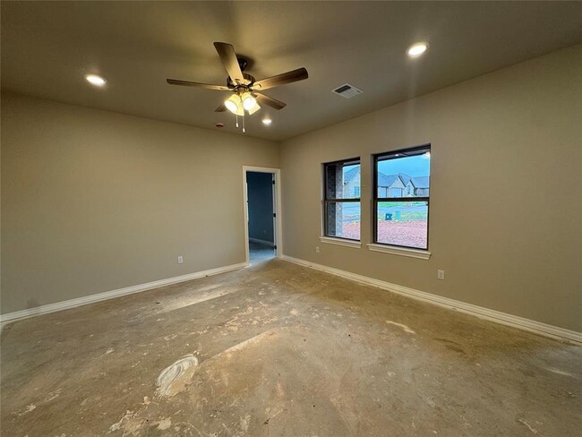 Building Photo - 6820 Labelle Dr