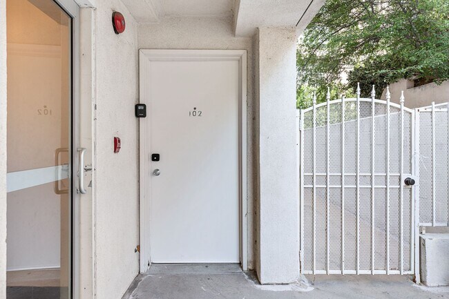 Building Photo - 10777 Ashton Ave