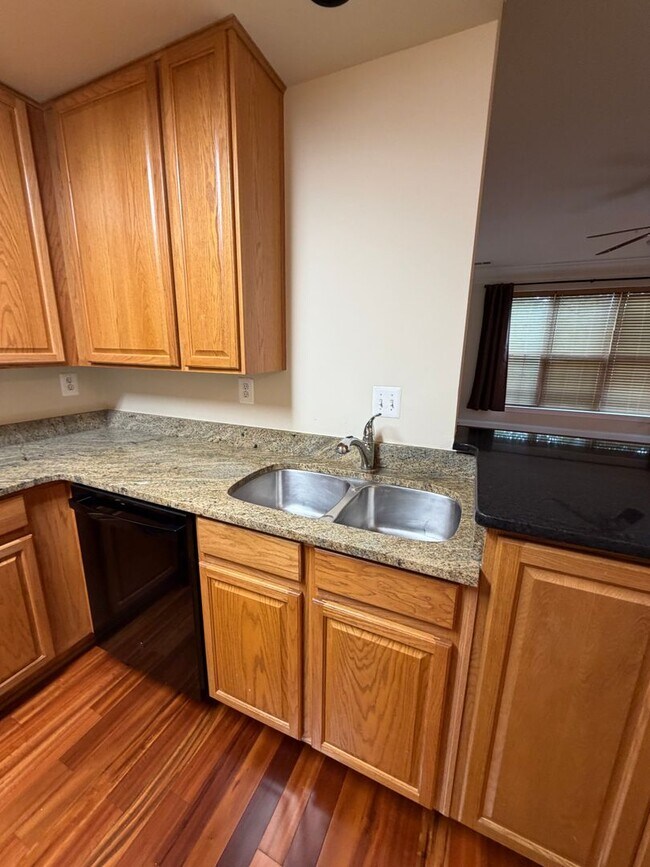 Building Photo - 908 Orchard Ridge Dr