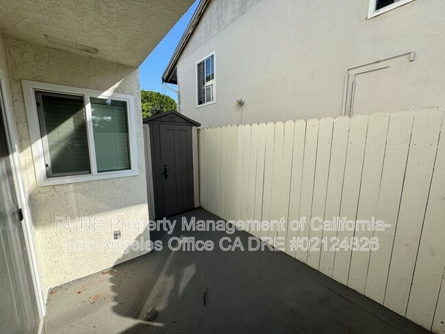 Building Photo - 2330 Oak St