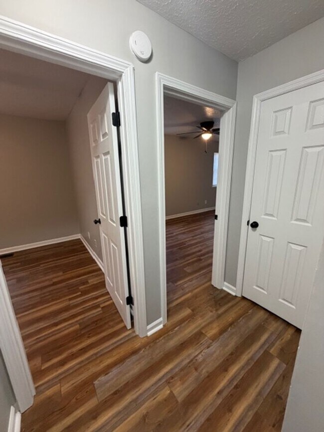 Building Photo - 431 Sentry Oaks Dr