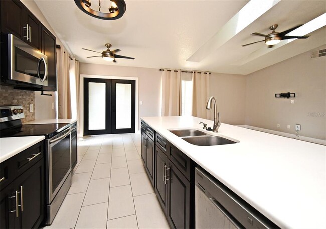 Building Photo - 1242 Ravida Woods Dr