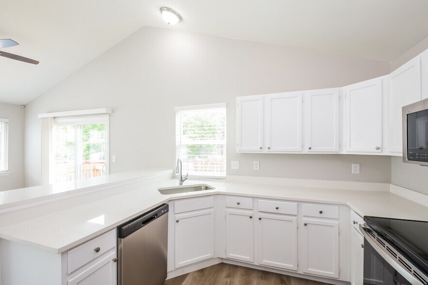 Building Photo - 7165 Routt St