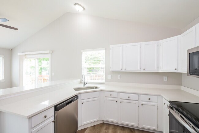 Building Photo - 7165 Routt St