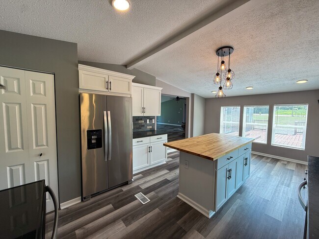 Building Photo - 5693 US-40