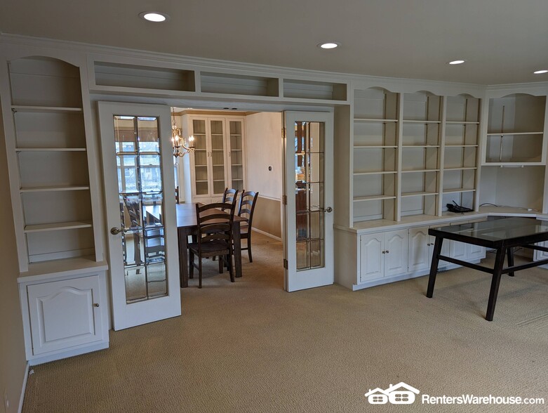 Building Photo - 8861 Greenhill Ln