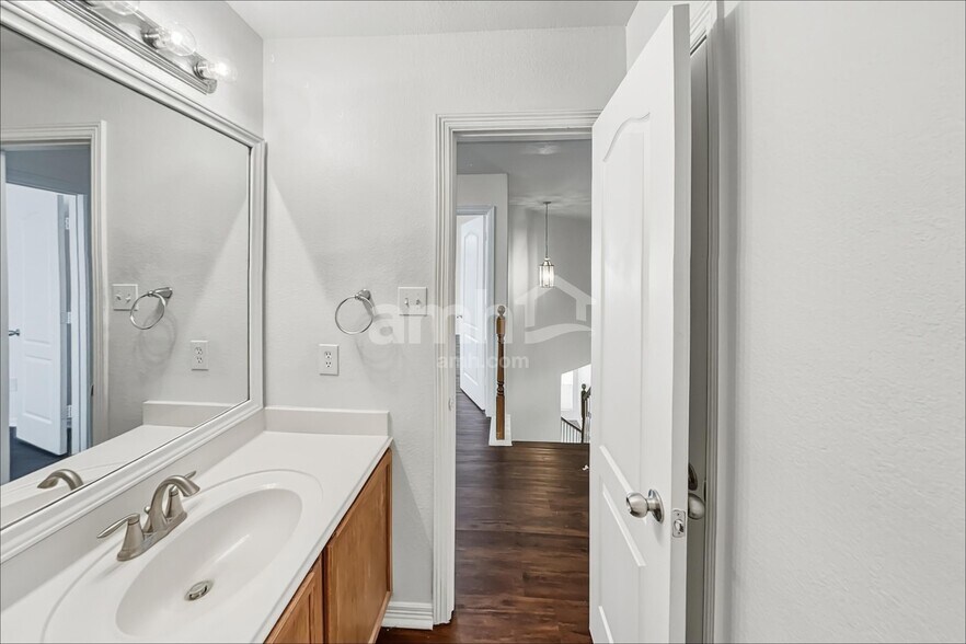 Building Photo - 2013 Briar Grove Dr