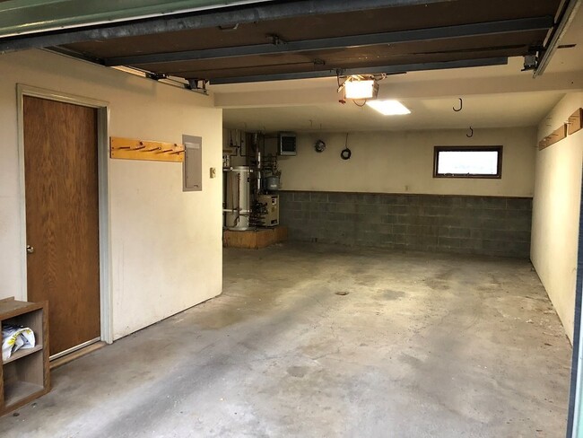 Building Photo - 2 Bedroom Condo in East Anchorage!