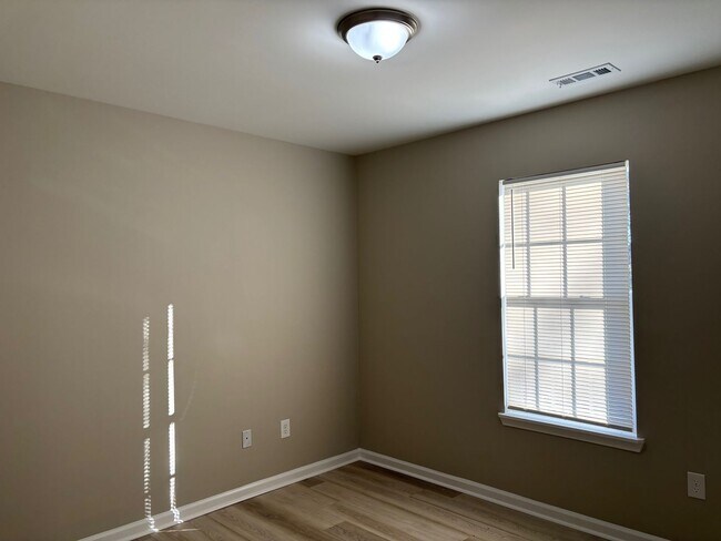 Building Photo - NEWLY RENOVATED 3 BED, 2 BATH HOME IN HIGH POINT!