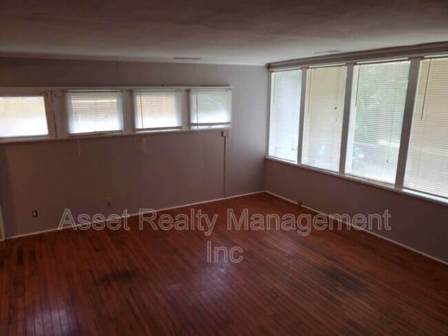 Building Photo - 126 Wellington Cir