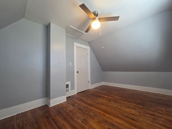 Building Photo - Updated 4-Bedroom, 2-Bath Home in Benton Harbor